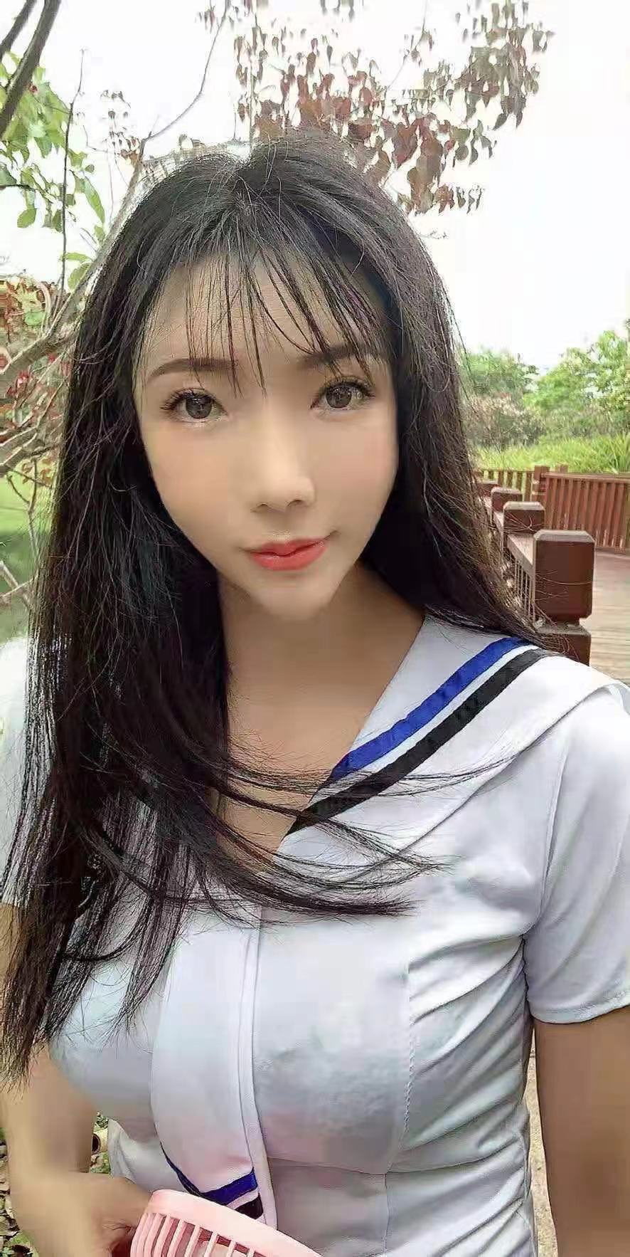 制服女王福田默默